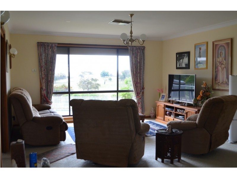 86 Cloverdale Road, Tumut NSW 2720