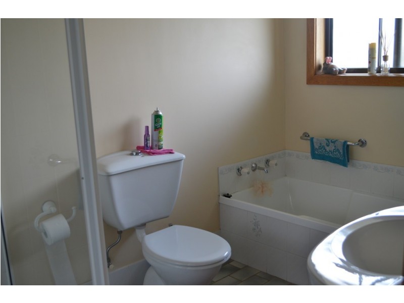 86 Cloverdale Road, Tumut NSW 2720