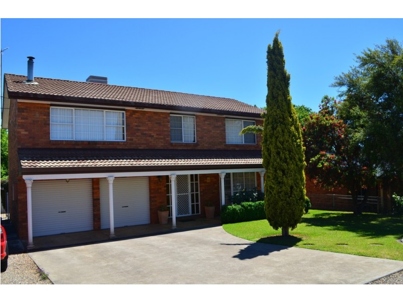 15 Cedar Crescent, Tumut NSW 2720