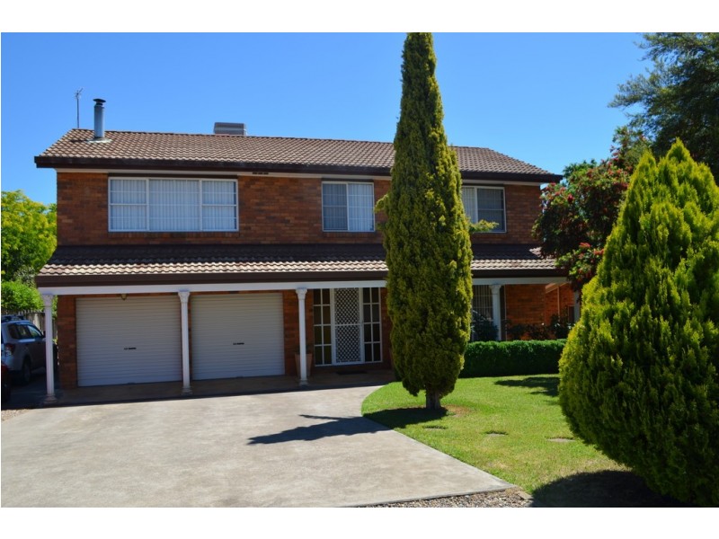 15 Cedar Crescent, Tumut NSW 2720