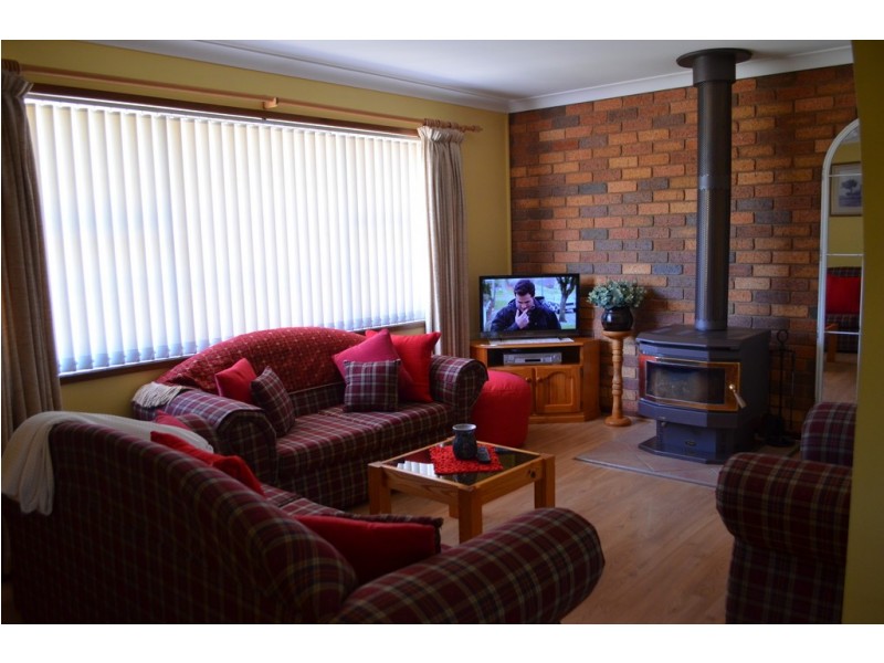 15 Cedar Crescent, Tumut NSW 2720