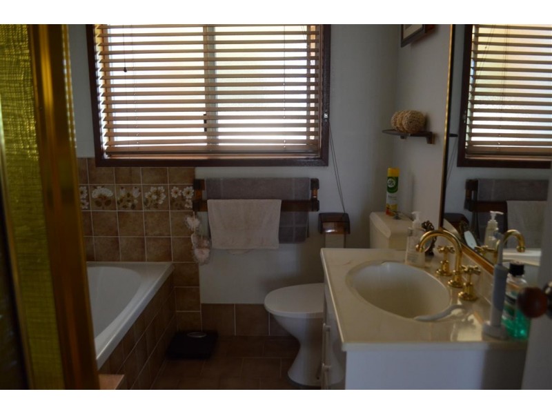 15 Cedar Crescent, Tumut NSW 2720