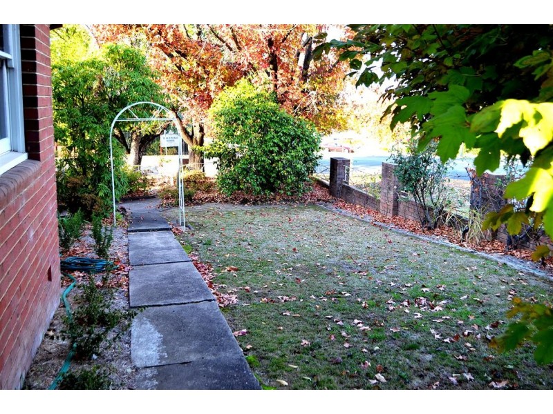 75 Simpson Street, Tumut NSW 2720