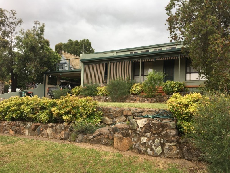 12 Elphick Street, Tumut NSW 2720