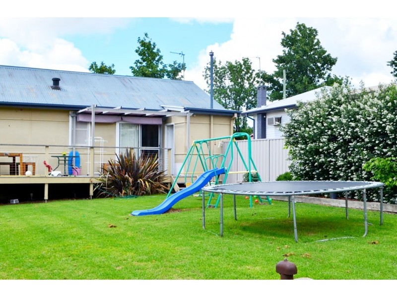 49 Carey Street, Tumut NSW 2720