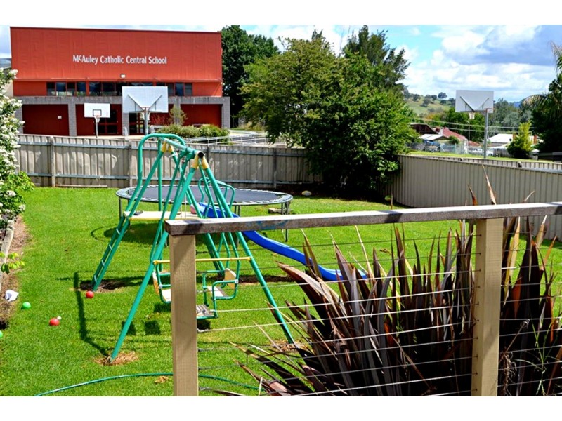 49 Carey Street, Tumut NSW 2720