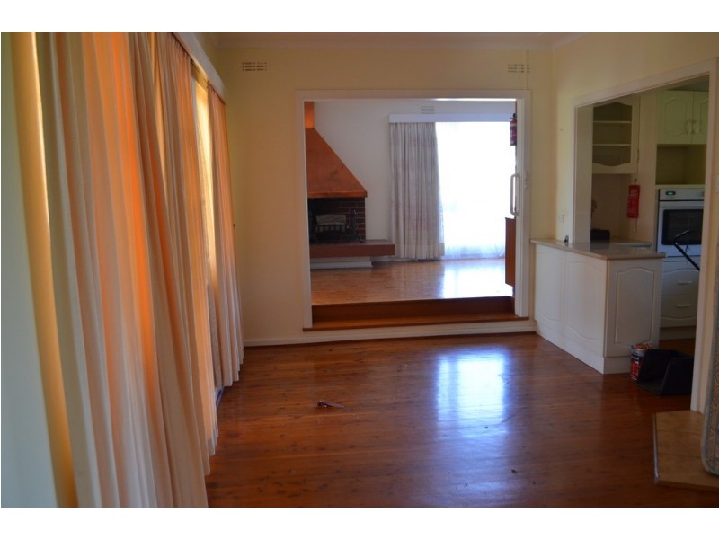 9 Clunie Avenue, Tumut NSW 2720