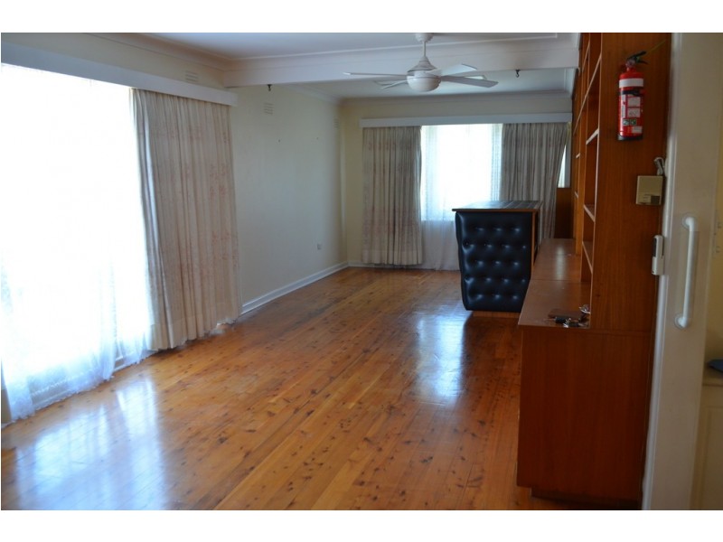 9 Clunie Avenue, Tumut NSW 2720