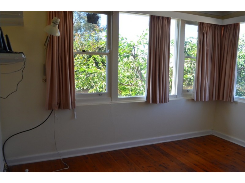 9 Clunie Avenue, Tumut NSW 2720