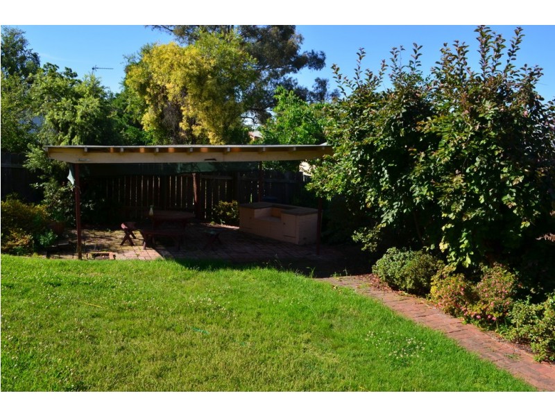 9 Clunie Avenue, Tumut NSW 2720