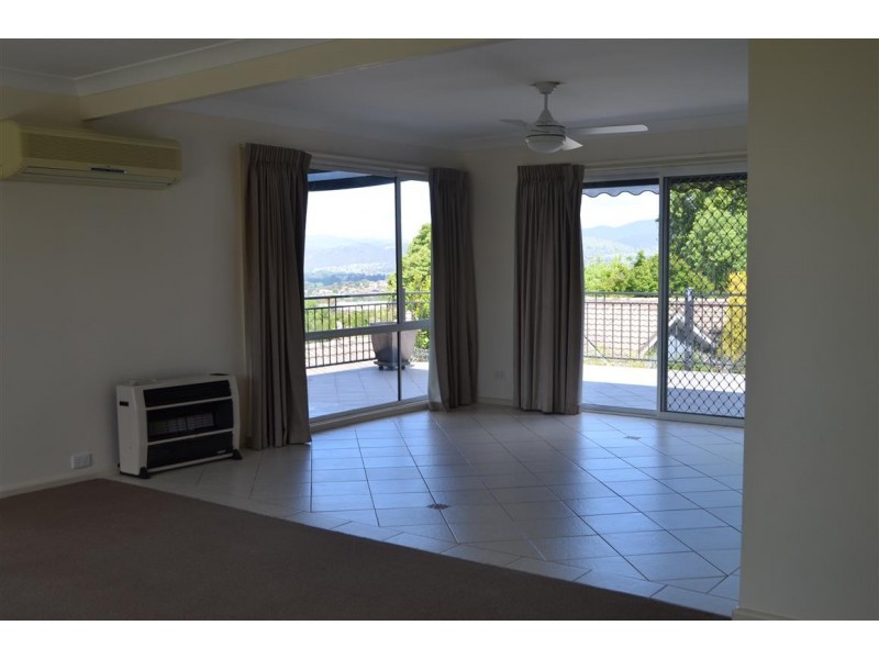 208 Wynyard Street, Tumut NSW 2720