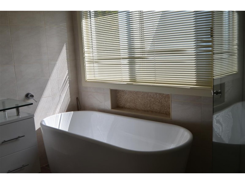 208 Wynyard Street, Tumut NSW 2720