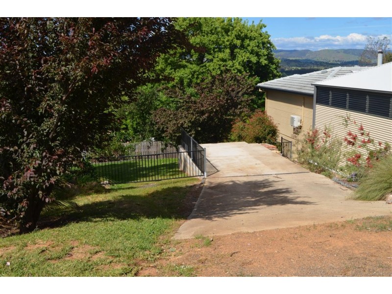 208 Wynyard Street, Tumut NSW 2720