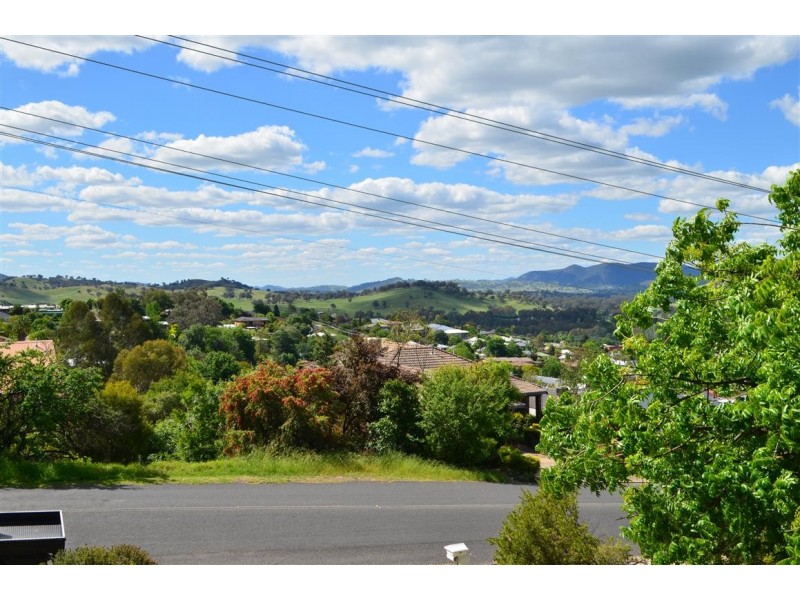208 Wynyard Street, Tumut NSW 2720