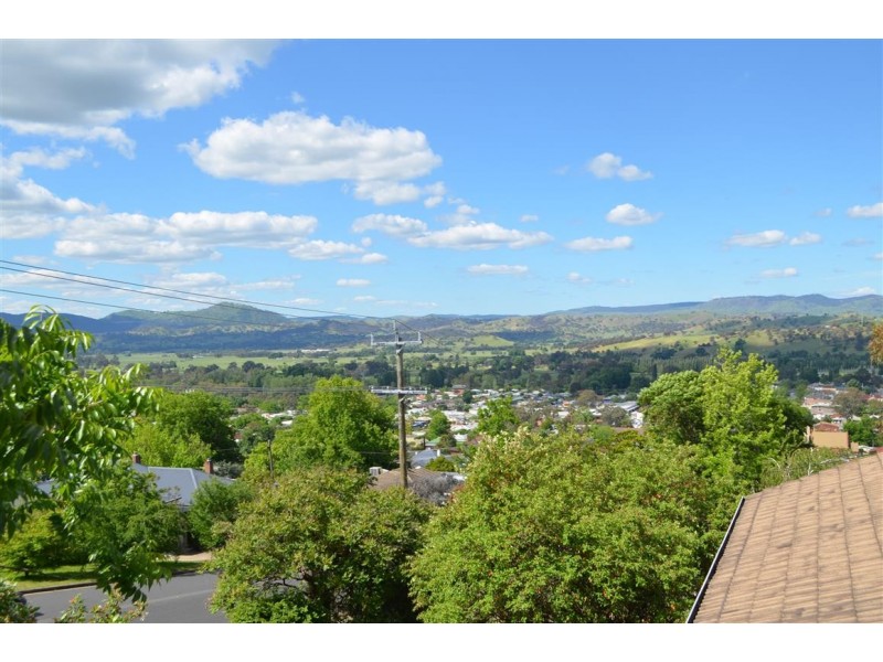 208 Wynyard Street, Tumut NSW 2720