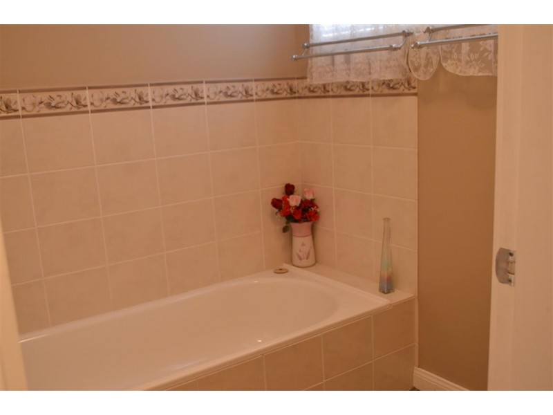 77 Broughton Street, Tumut NSW 2720