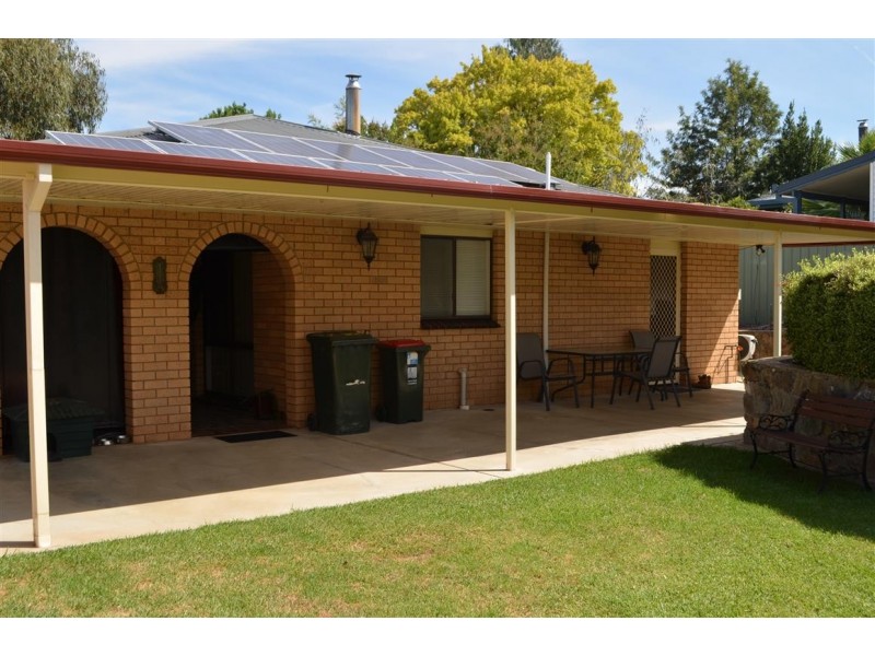 77 Broughton Street, Tumut NSW 2720