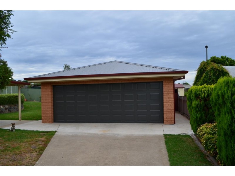 77 Broughton Street, Tumut NSW 2720
