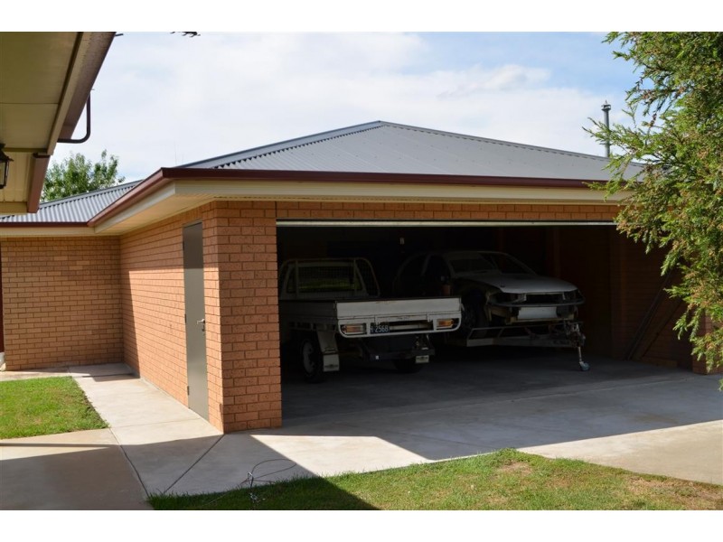 77 Broughton Street, Tumut NSW 2720