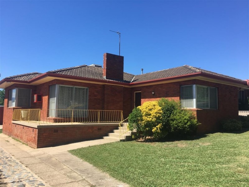 40 Carey Street, Tumut NSW 2720