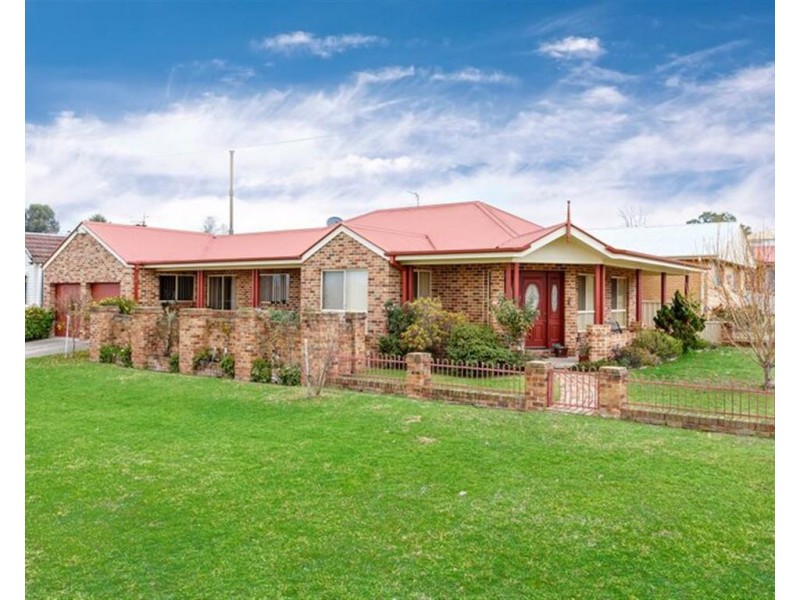 20 Howick Street, Tumut NSW 2720