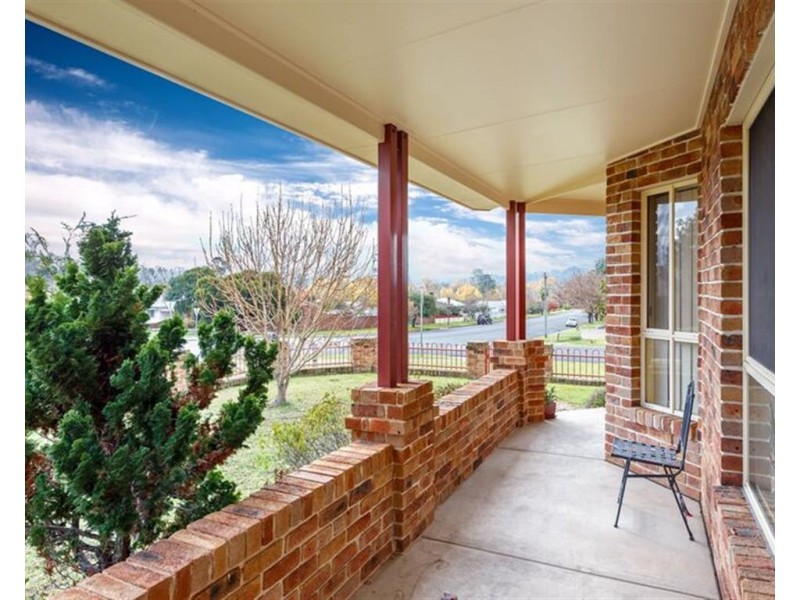 20 Howick Street, Tumut NSW 2720