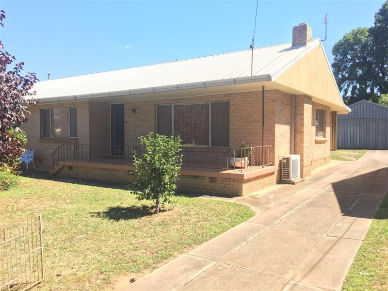 195 Capper Street, Tumut NSW 2720