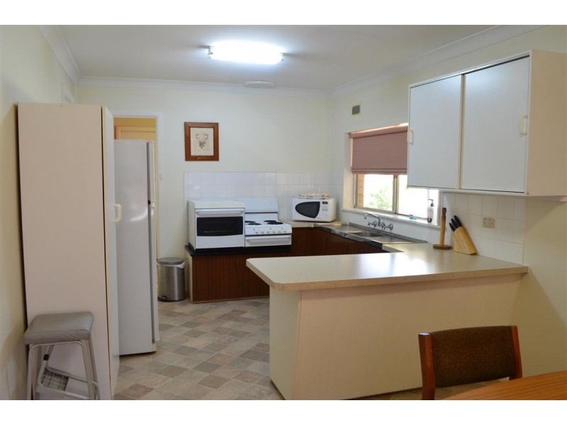 195 Capper Street, Tumut NSW 2720