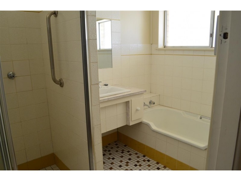 195 Capper Street, Tumut NSW 2720