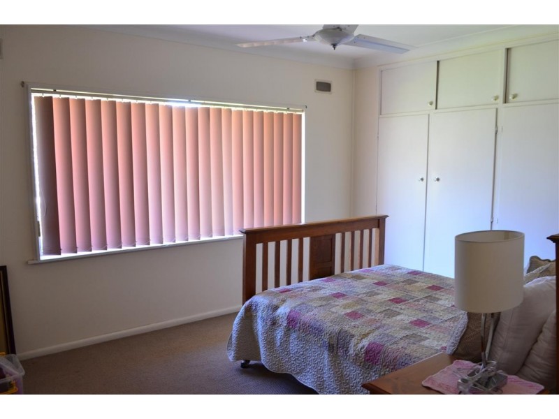 195 Capper Street, Tumut NSW 2720