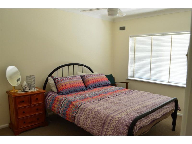 195 Capper Street, Tumut NSW 2720