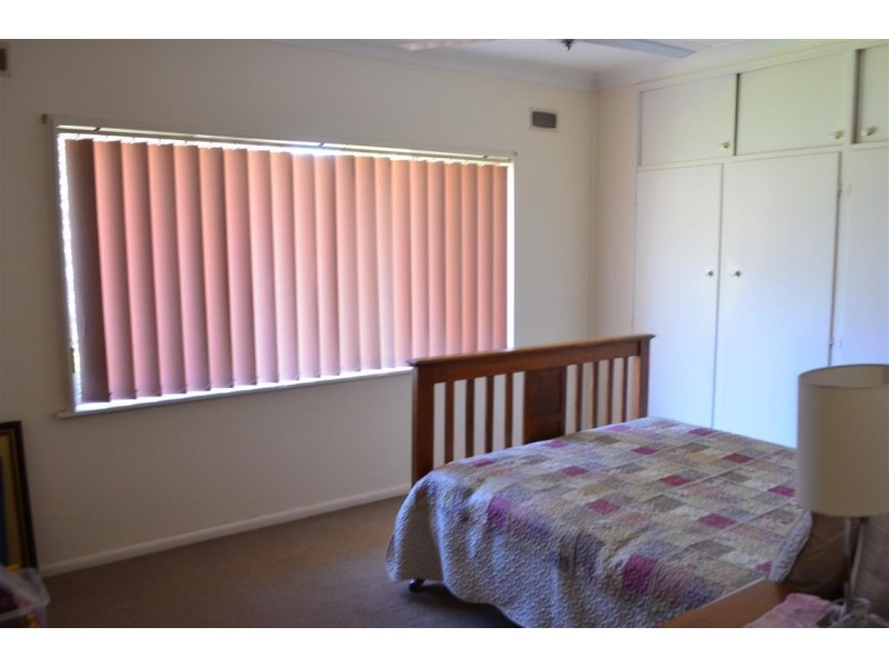 195 Capper Street, Tumut NSW 2720