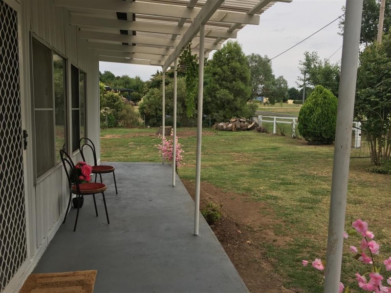 5 Gilmore Street, Adelong NSW 2729