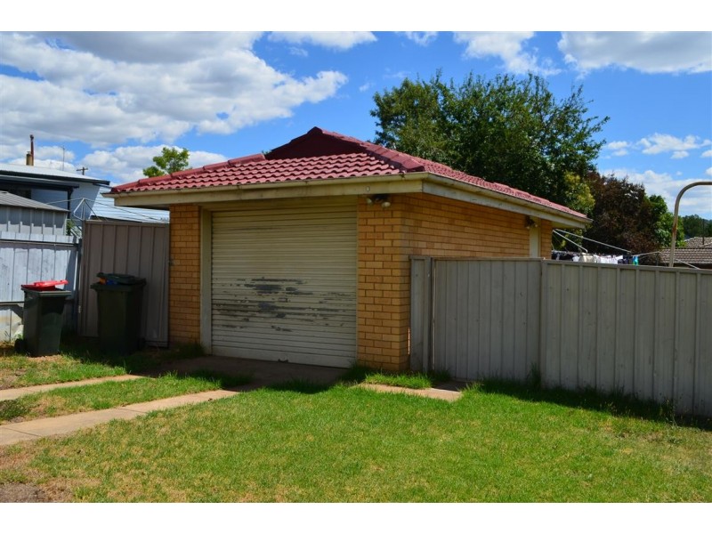 24 Broughton Street, Tumut NSW 2720