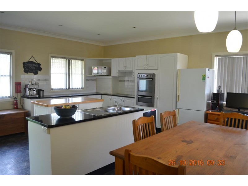 183 Capper Street, Tumut NSW 2720
