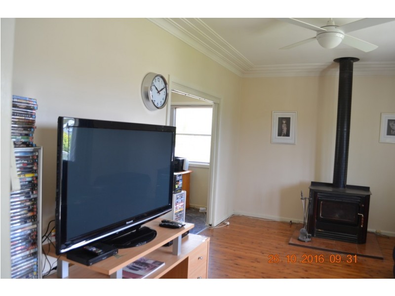 183 Capper Street, Tumut NSW 2720