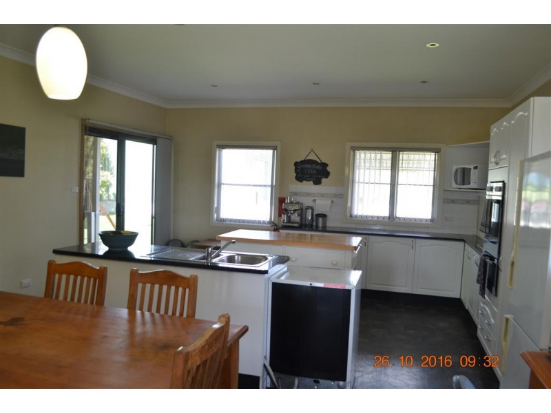 183 Capper Street, Tumut NSW 2720