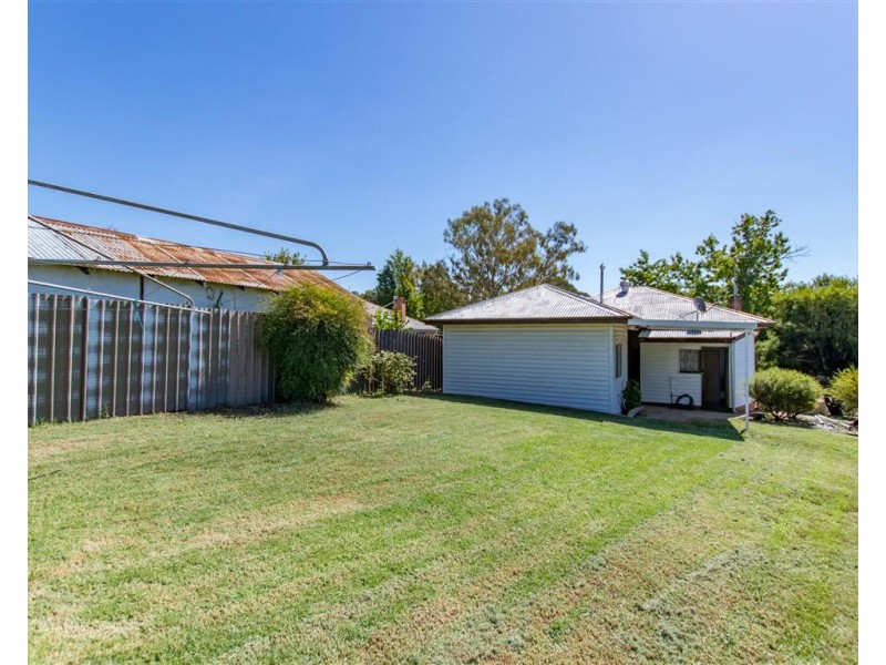 34 Howick Street, Tumut NSW 2720