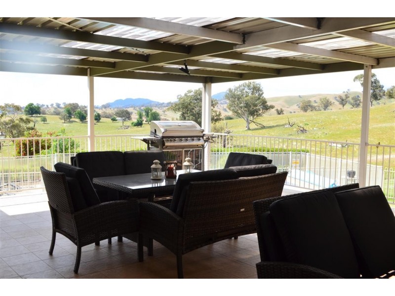 86 Cloverdale Road, Tumut NSW 2720