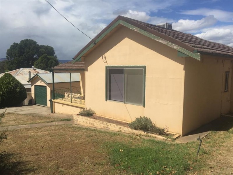 80 Broughton Street, Tumut NSW 2720
