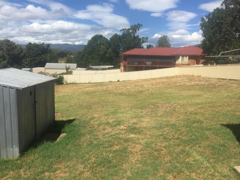 80 Broughton Street, Tumut NSW 2720