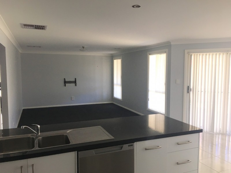 84 Richmond Street, Tumut NSW 2720