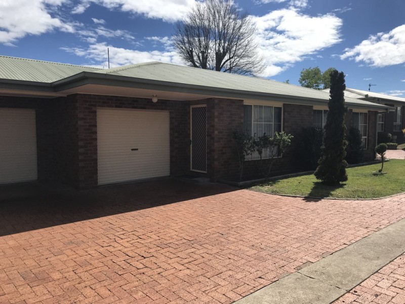 2/16 Russell Street, Tumut NSW 2720