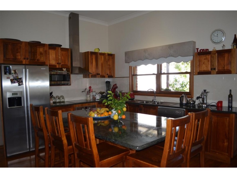 141 Simpson Street, Tumut NSW 2720