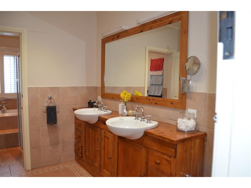 141 Simpson Street, Tumut NSW 2720