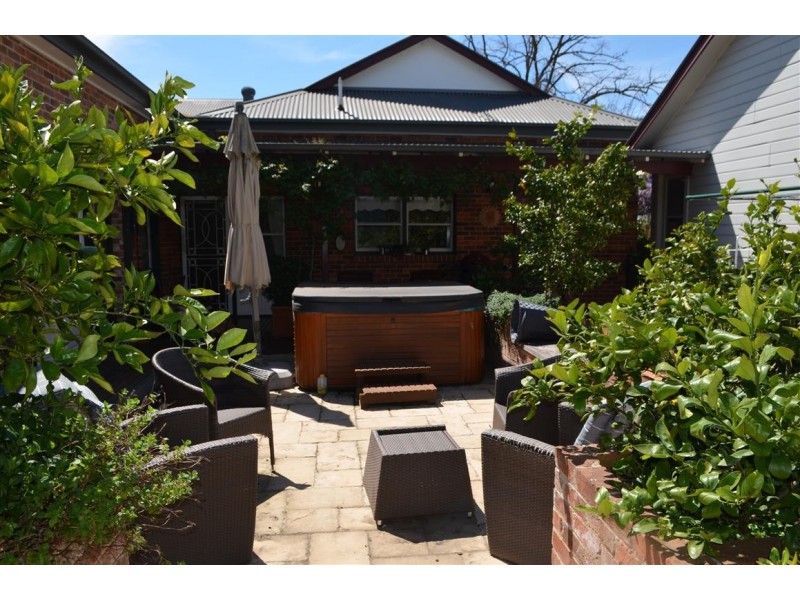 141 Simpson Street, Tumut NSW 2720