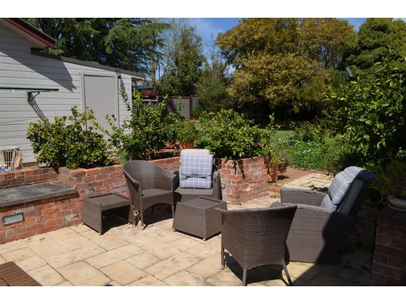 141 Simpson Street, Tumut NSW 2720