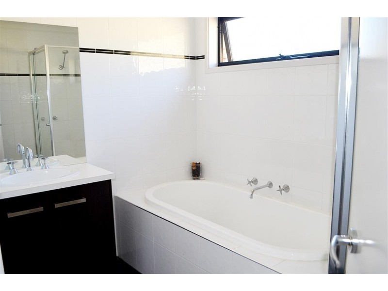 10 Green Street, Tumut NSW 2720