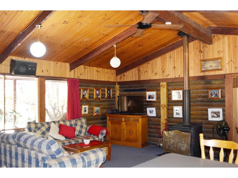 5 Lowthers Lane, Tumut NSW 2720