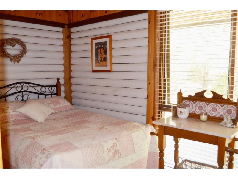 5 Lowthers Lane, Tumut NSW 2720